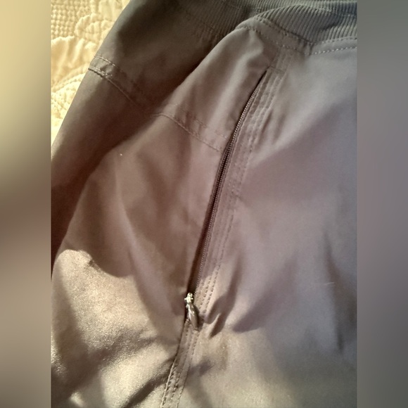 NWOT Dark Grey Calvin Klein Performance Commuter Active Capri Pants, S, MSRP $45 - Picture 9 of 11